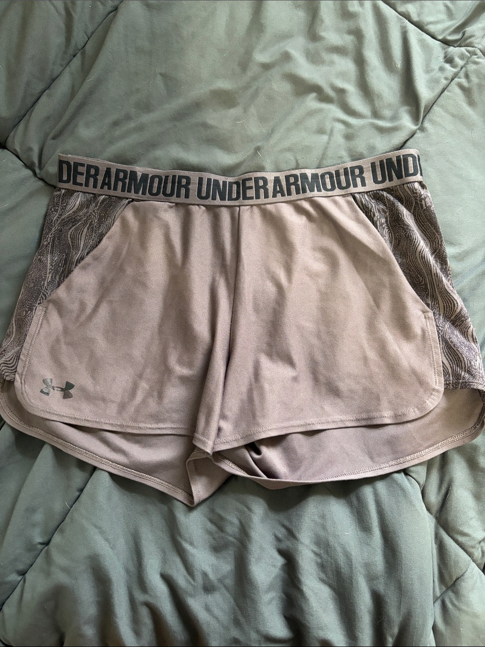 Under Armour Women’s Athletic Shorts Large